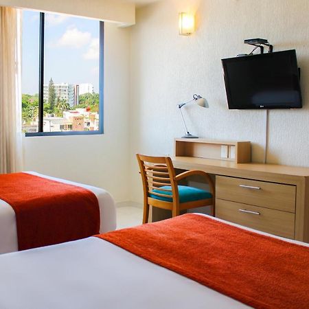 Hotel & Suites Real Del Lago Villahermosa Ngoại thất bức ảnh