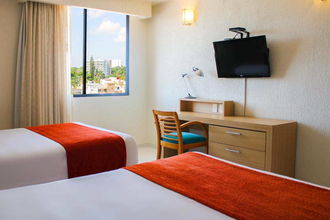 Hotel & Suites Real Del Lago Villahermosa Ngoại thất bức ảnh