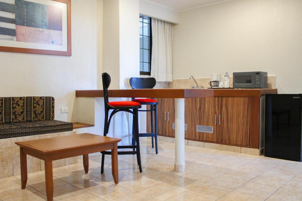 Hotel & Suites Real Del Lago Villahermosa Ngoại thất bức ảnh