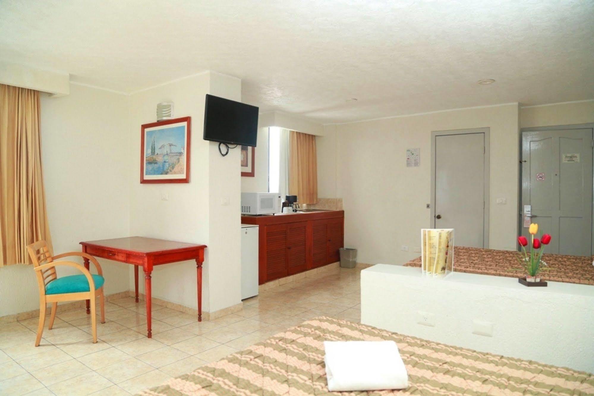 Hotel & Suites Real Del Lago Villahermosa Ngoại thất bức ảnh