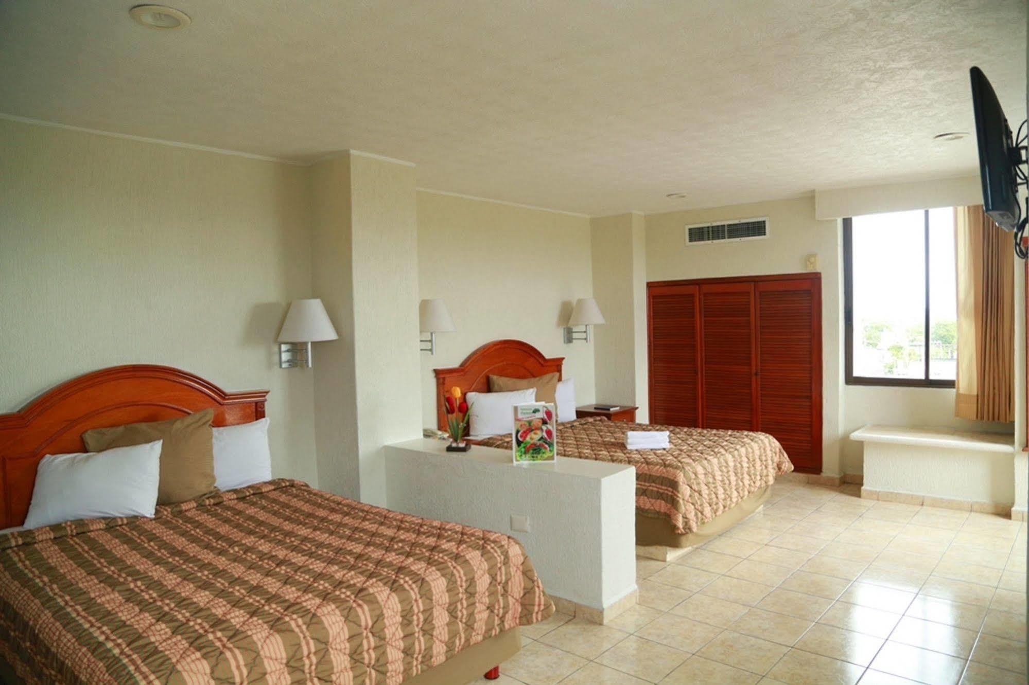 Hotel & Suites Real Del Lago Villahermosa Ngoại thất bức ảnh