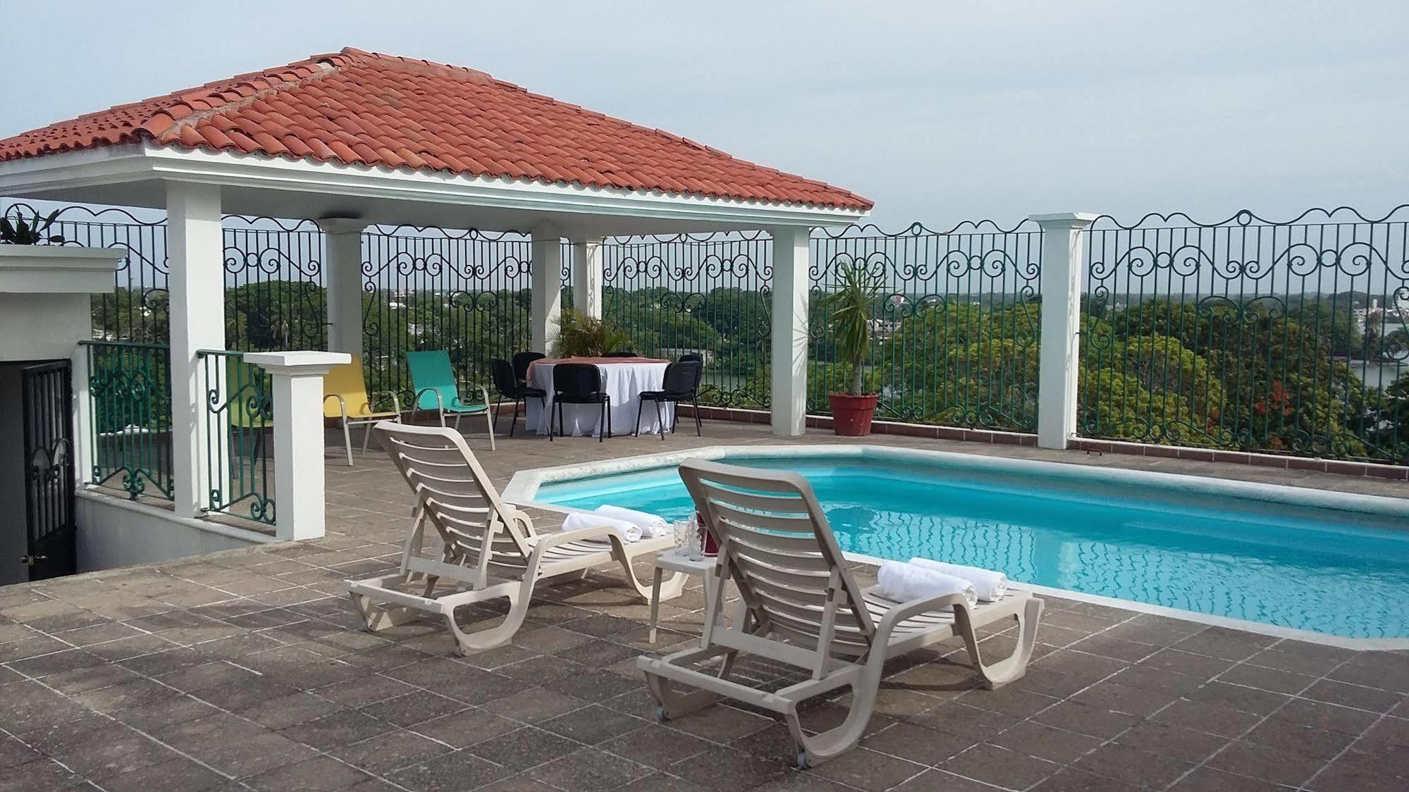 Hotel & Suites Real Del Lago Villahermosa Ngoại thất bức ảnh