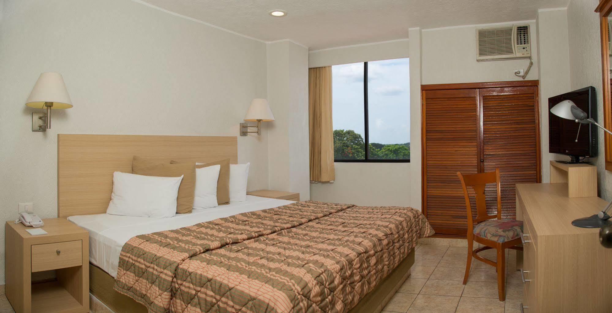 Hotel & Suites Real Del Lago Villahermosa Ngoại thất bức ảnh